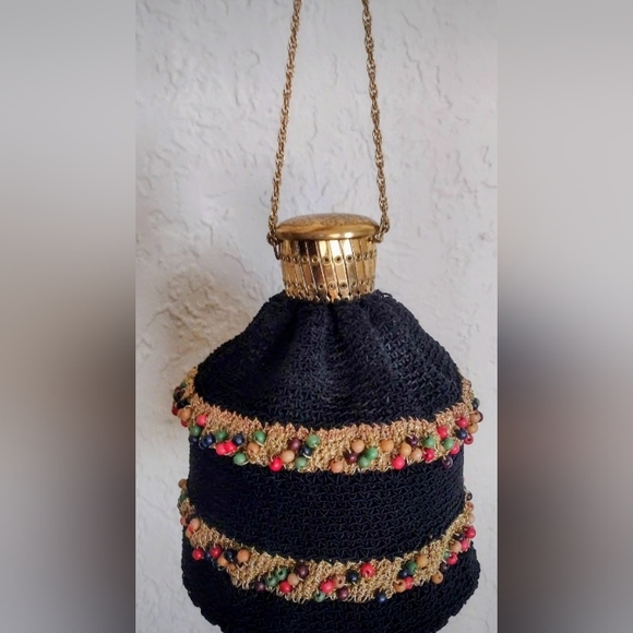 Elegant Black and Gold Beaded Vintage Style Women's Bag With Expandable Gate - Picture 1 of 4